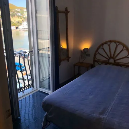 Visitponza - Le Stanze Sul Corso Pensjonat