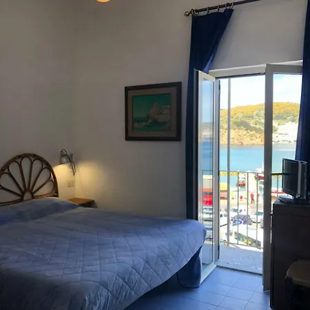 Visitponza - Le Stanze Sul Corso *