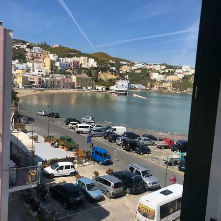 Visitponza - Le Stanze Sul Corso *